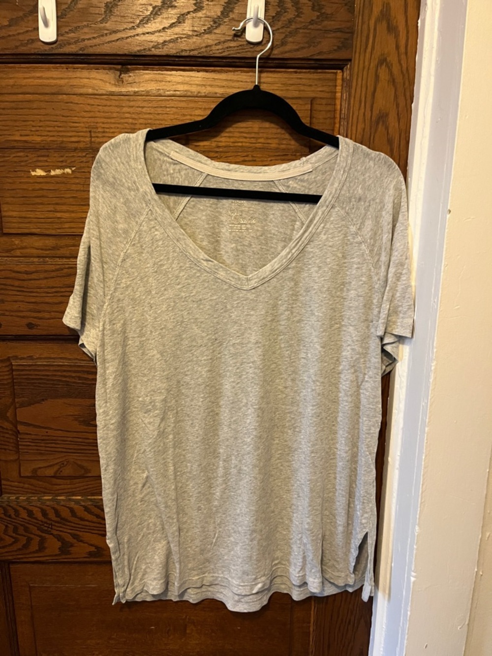 Women's Relaxed V-Neck Short Sleeve Tee - Light Heather Gray